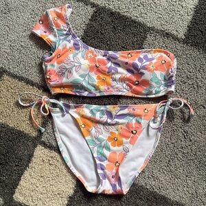 Ninety-nine floral one shoulder bikini 🌼